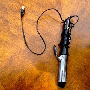 A curling iron